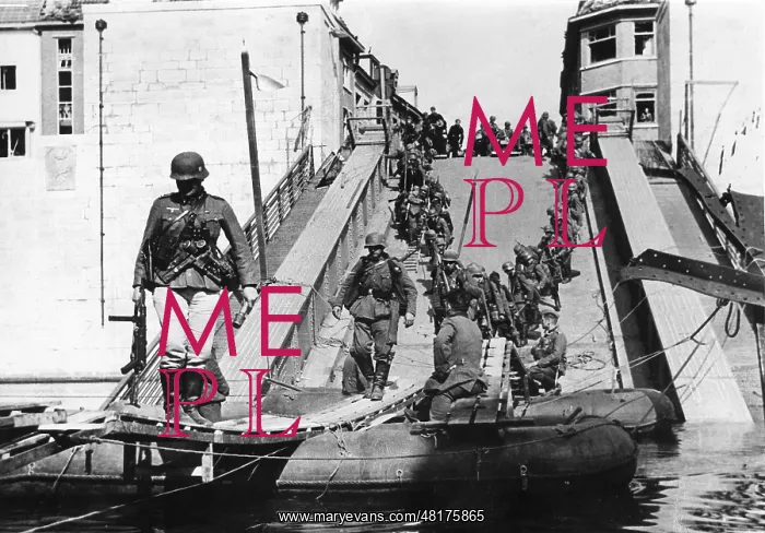 : German troops on the Maar, 1940 : German troops on the Maar, 1940