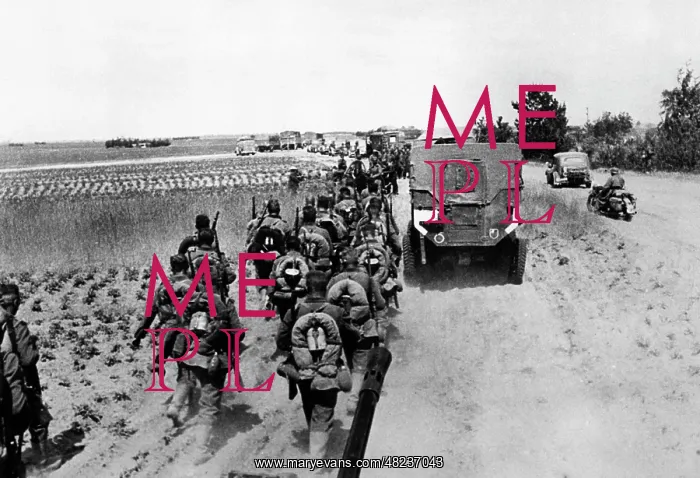 : German troops marching on the Eastern Front, 1941 : German troops marching on the Eastern Front, 1941