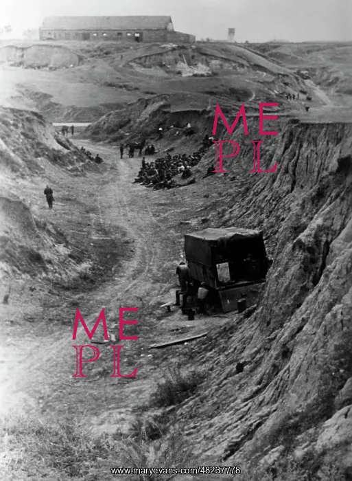 : German troops in a ravine on the Dnieper, 1941 : German troops in a ravine on the Dnieper, 1941