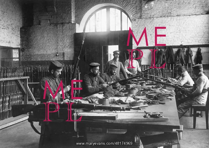 : German weapons workshop on the Western Front, 1916 : German weapons workshop on the Western Front, 1916