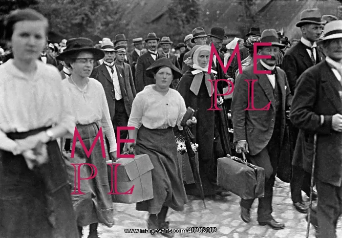 : Germans during the referendum in East Prussia, 1920 : Germans during the referendum in East Prussia, 1920