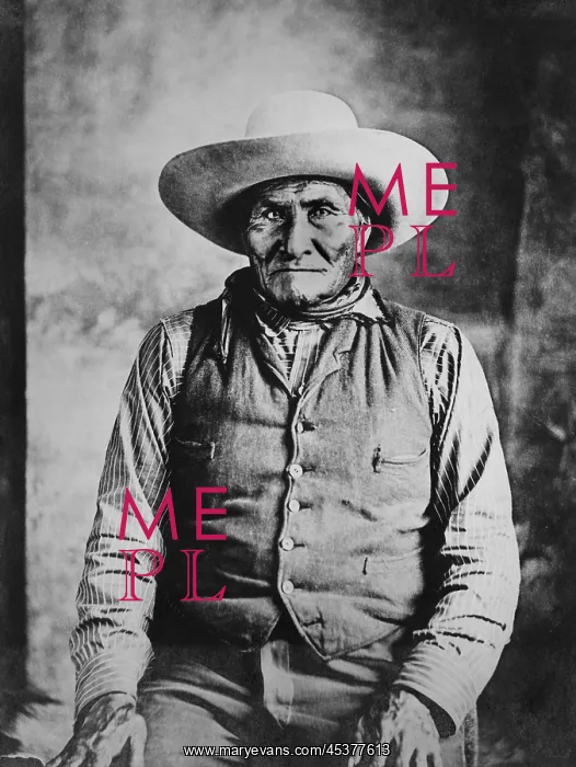 : Geronimo, Indian warrior, ca. 1900-1909. In : Geronimo, Indian warrior, ca. 1900-1909. In