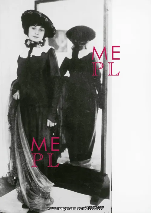  : Gerti Schiele by the mirror