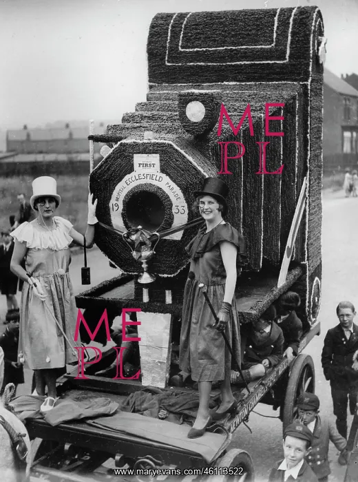 : A giant camera on a cart at the Ecclesfield : A giant camera on a cart at the Ecclesfield