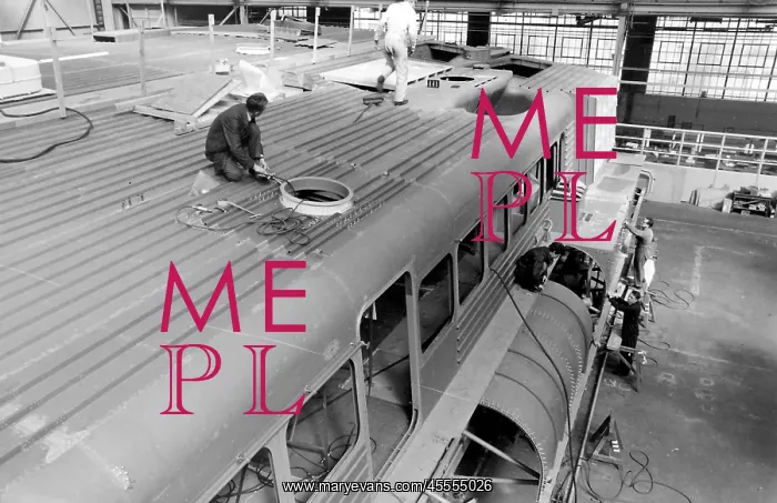 : Giant hovercraft under construction, Isle of Wight : Giant hovercraft under construction, Isle of Wight