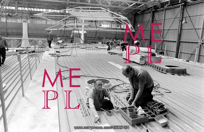 : Giant hovercraft under construction, Isle of Wight : Giant hovercraft under construction, Isle of Wight