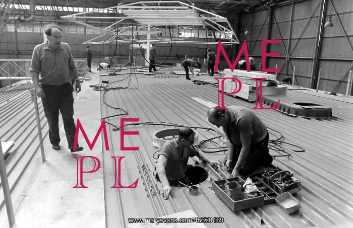 : Giant hovercraft under construction, Isle of Wight : Giant hovercraft under construction, Isle of Wight