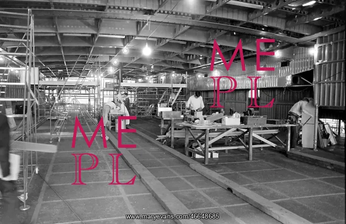 : Giant hovercraft under construction, Isle of Wight : Giant hovercraft under construction, Isle of Wight