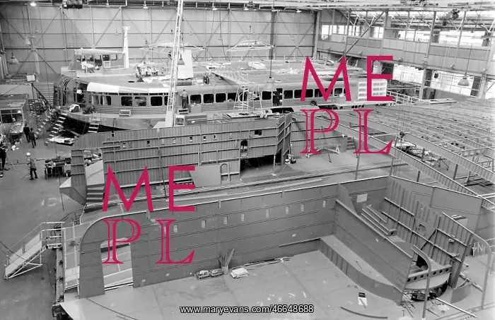 : Giant hovercraft under construction, Isle of Wight : Giant hovercraft under construction, Isle of Wight