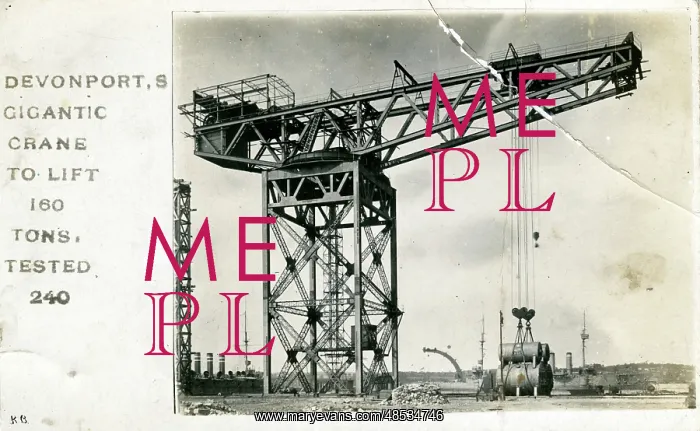 : Gigantic Crane, Devonport, Devon : Gigantic Crane, Devonport, Devon