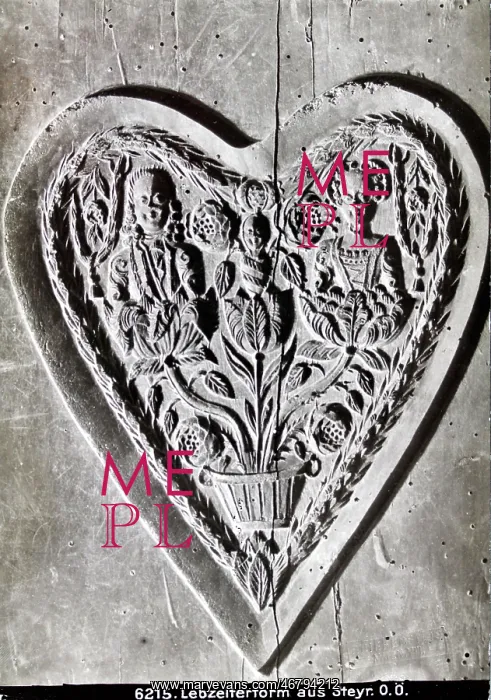 : Gingerbread model in heart form : Gingerbread model in heart form