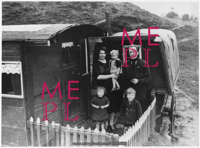 : Gipsy van dwellers : Gipsy van dwellers
