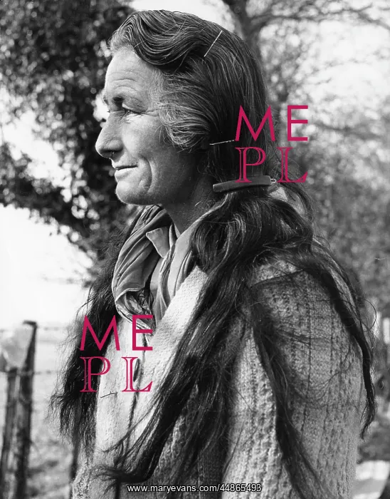 : GIPSY WOMAN : GIPSY WOMAN