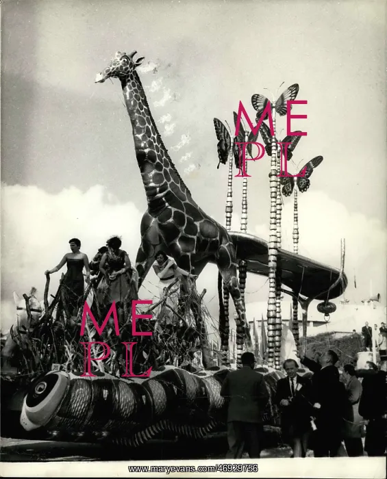 : Giraffe in tableau at traditional carnival, Estoril, Portuga : Giraffe in tableau at traditional carnival, Estoril, Portuga