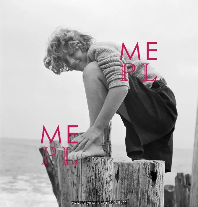 : Girl on the beach : Girl on the beach