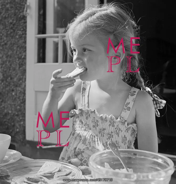 : Girl eating : Girl eating