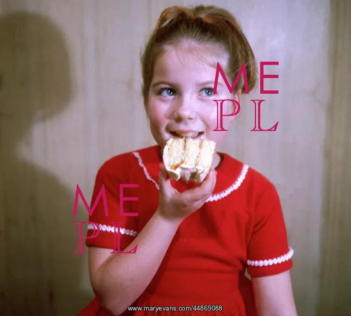: GIRL EATS A CAKE 1960S : GIRL EATS A CAKE 1960S