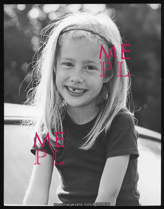  : GIRL WITH GAPPY TEETH