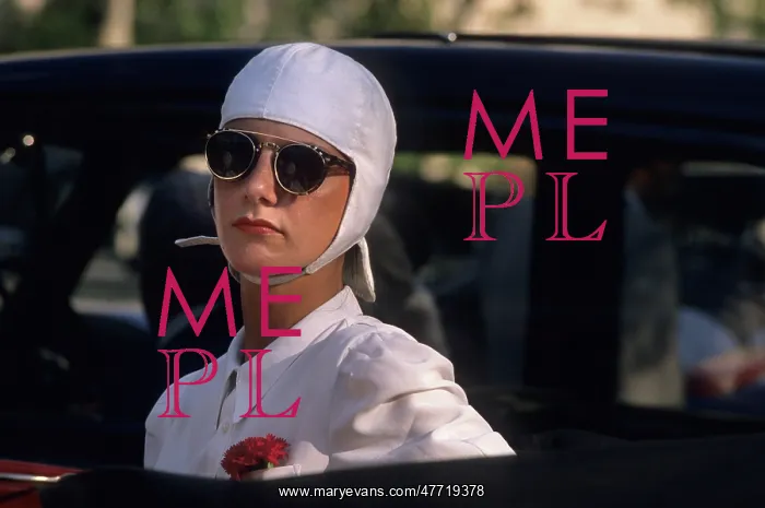 : Girl with goggles and white helmet. Horizontal format : Girl with goggles and white helmet. Horizontal format