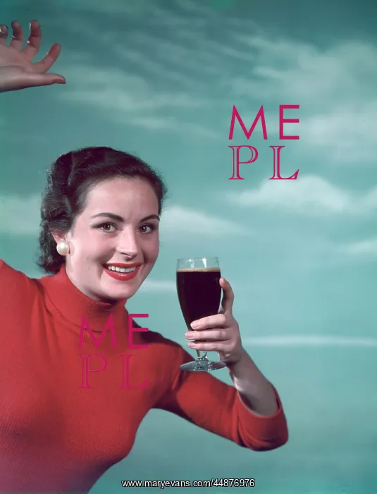 : GIRL & GUINNESS 1950S : GIRL & GUINNESS 1950S