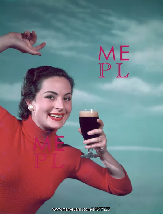 : GIRL & GUINNESS 1950S : GIRL & GUINNESS 1950S