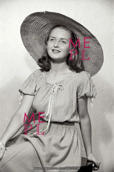 : Girl in hat portrait : Girl in hat portrait