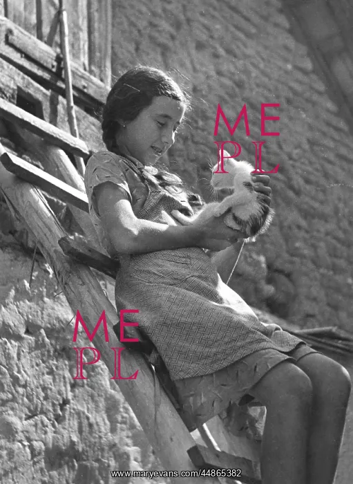 : GIRL WITH KITTEN 1930S : GIRL WITH KITTEN 1930S
