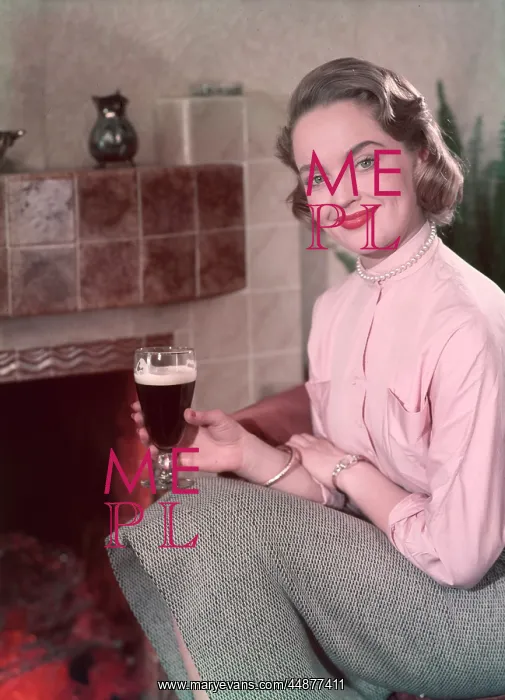 : GIRL, PEARLS & STOUT : GIRL, PEARLS & STOUT