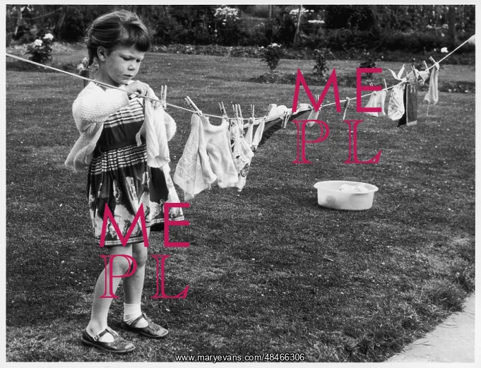 : GIRL PEGGING OUT CLOTHES : GIRL PEGGING OUT CLOTHES