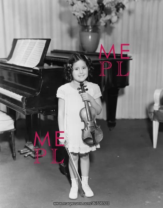 : Girl playing the violin : Girl playing the violin