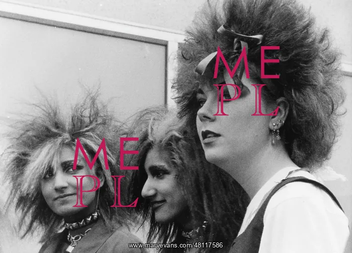 : Three girl punks in Stockport : Three girl punks in Stockport