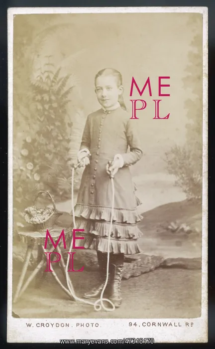 : GIRL SKIPPING / COSTUME : GIRL SKIPPING / COSTUME