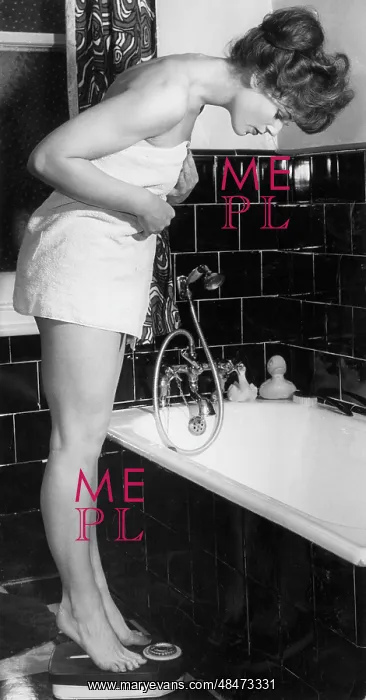 : GIRL WEIGHS HERSELF : GIRL WEIGHS HERSELF