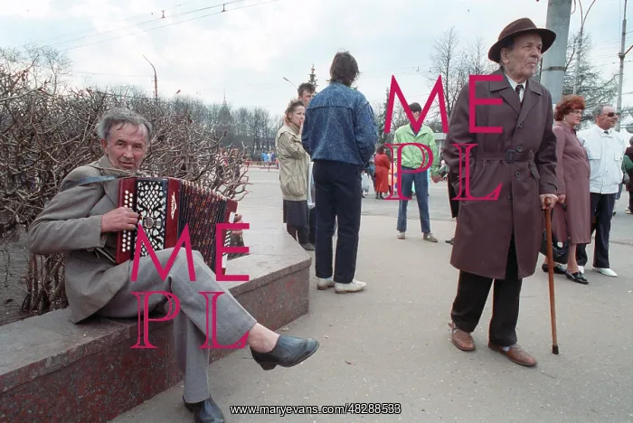 : Girlfriends parting, 1990 : Girlfriends parting, 1990