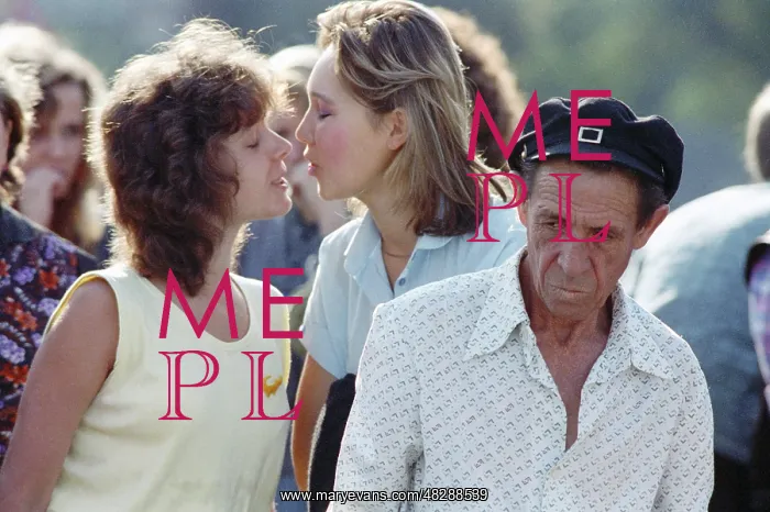 : Girlfriends parting, 1990 : Girlfriends parting, 1990