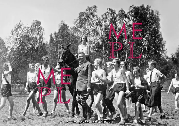 : Girls of the BDM in the Pentecostal camp, 1938 : Girls of the BDM in the Pentecostal camp, 1938