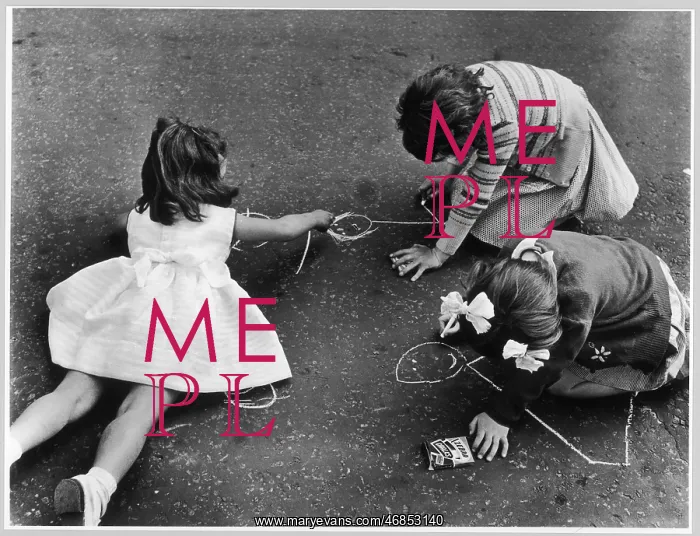 : GIRLS CHALKING : GIRLS CHALKING