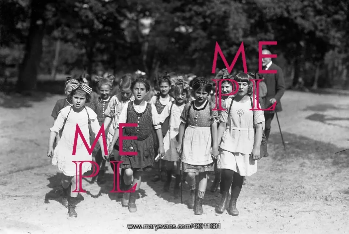 : A girl's class on an outing, 1921 : A girl's class on an outing, 1921