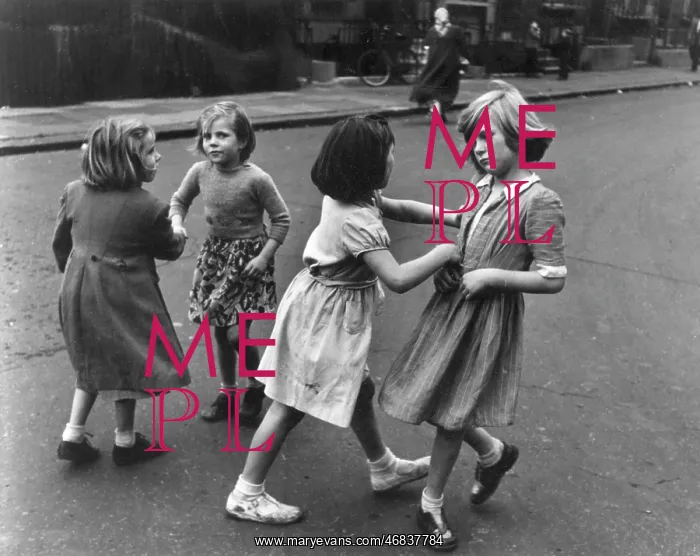 : GIRLS DANCE IN STREET : GIRLS DANCE IN STREET