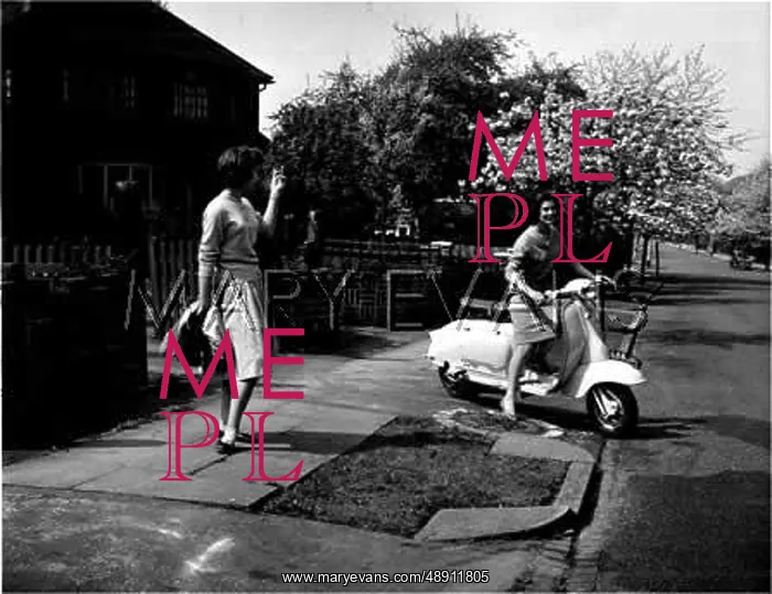 : GIRLS AND LAMBRETTA : GIRLS AND LAMBRETTA