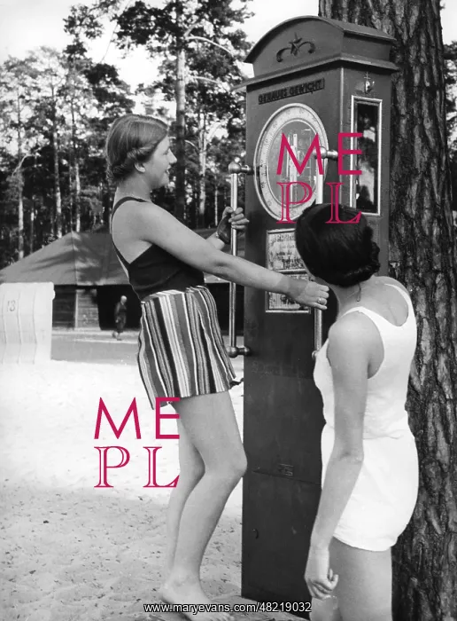 : Two girls at the Muggelsee beach, 1939 : Two girls at the Muggelsee beach, 1939