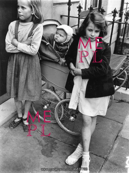  : GIRLS AND PRAM