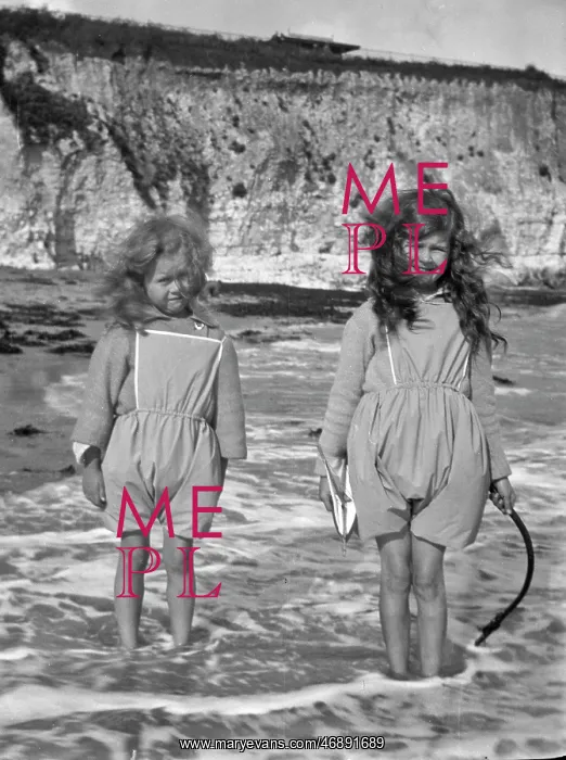 : Two girls at the seaside : Two girls at the seaside