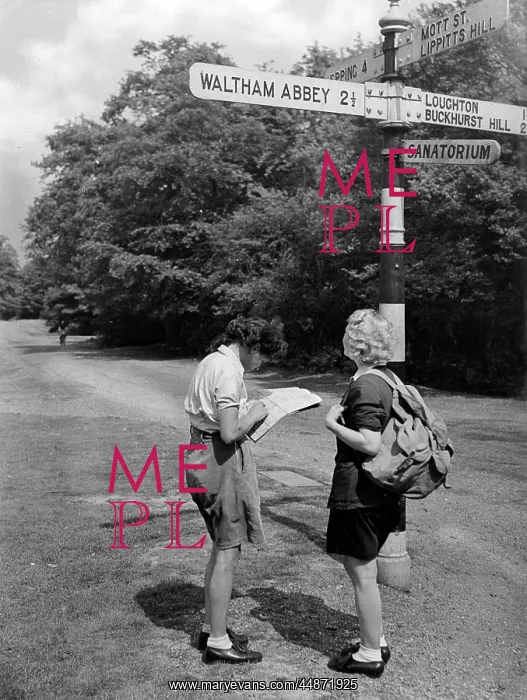 : TWO GIRLS & SIGNPOST : TWO GIRLS & SIGNPOST