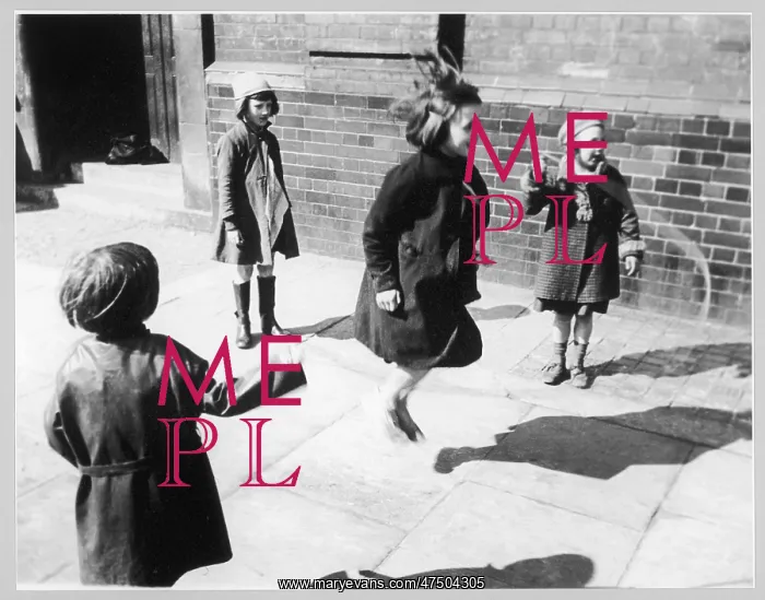 : Girls skipping, 1930s : Girls skipping, 1930s