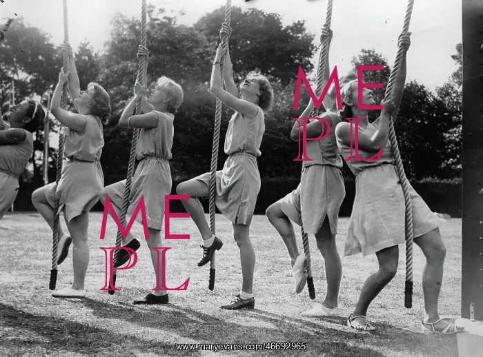 : Girls of Summer School of Physical : Girls of Summer School of Physical