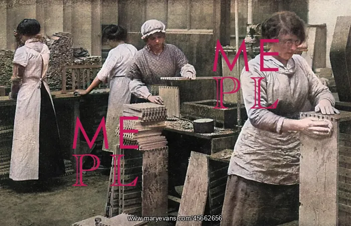 : Girls at work making ammunition boxes, WW1 : Girls at work making ammunition boxes, WW1