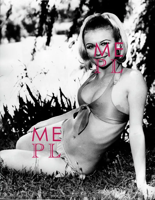 : Girls of the World in Bikini : Girls of the World in Bikini