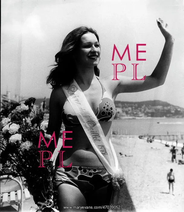 : Girls of the World in Bikini : Girls of the World in Bikini