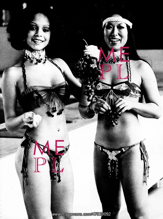 : Girls of the World in Bikini : Girls of the World in Bikini